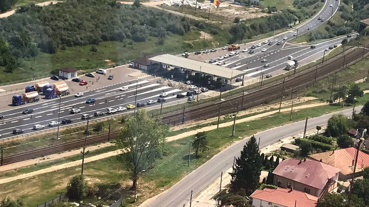 Trafic rutier intens pe DN39, în Constanţa, la ieşirea de pe A4, pe A2 şi în staţiunile de pe litoral