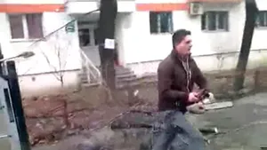 Bărbat lovit în cap de hingheri, după ce i-a atacat cu o drujbă/ ASPA: Parchetul s-a autosesizat. A fost depusă şi plângere - VIDEO