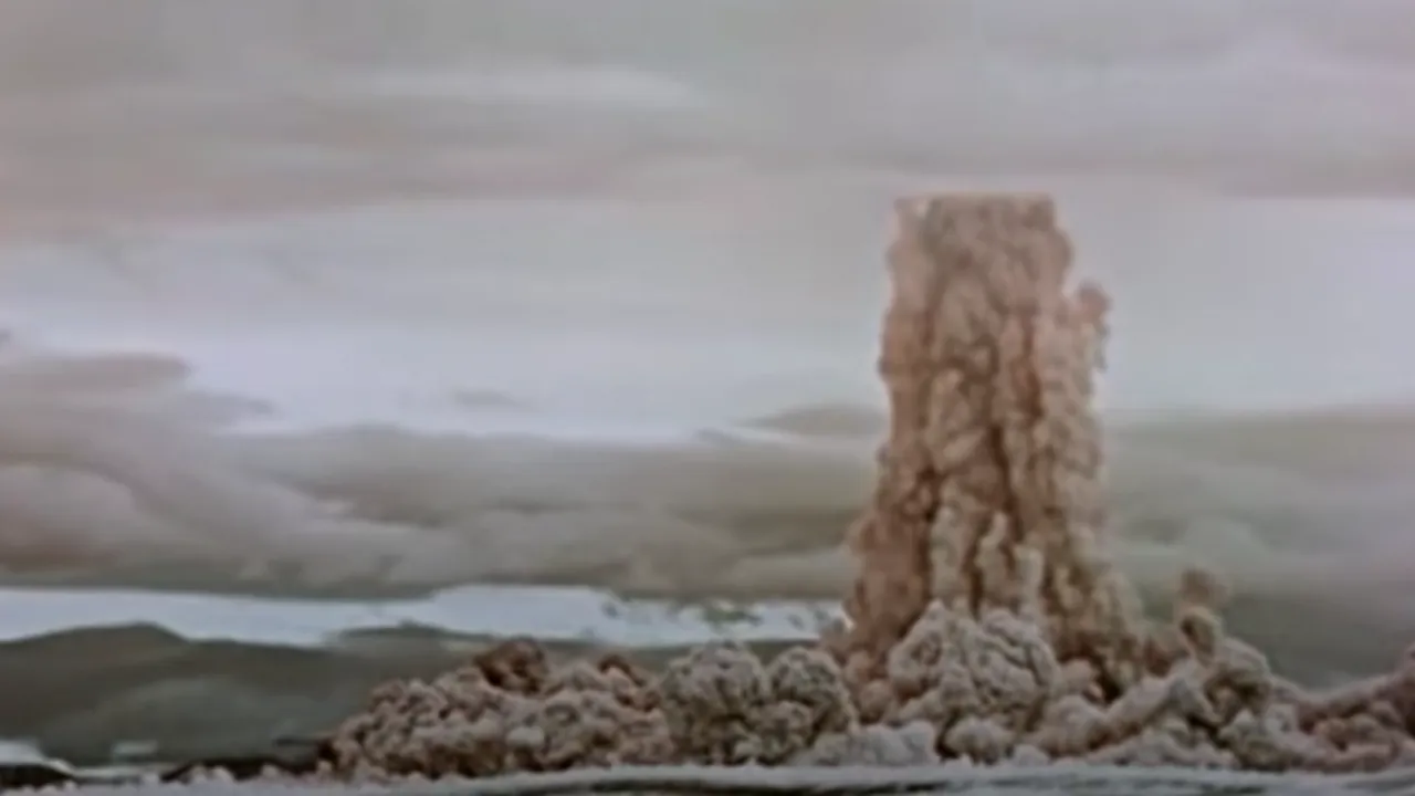 Rusia a publicat un documentar, ţinut secret până acum, despre lansarea celei mai mari bombe atomice din istorie

