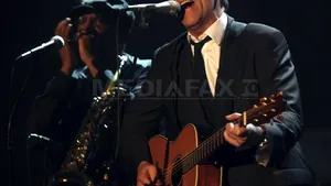 Hugh Laurie, pe Twitter: 