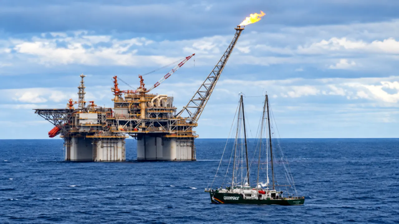 Greenpeace blochează un proiect de gaze în Australia. Activiștii au ocupat o platformă în largul oceanului