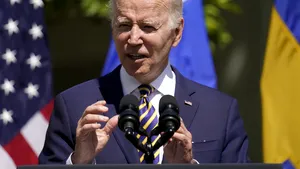 Joe Biden acordă Ucrainei asistenţă militară suplimentară şi salută planul aprobat de Congresul SUA 