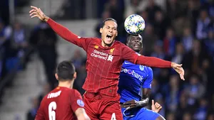 FOTO | Clubul Liverpool îşi condamnă proprii suporteri, după ce au afişat un banner rasist la meciul cu Genk