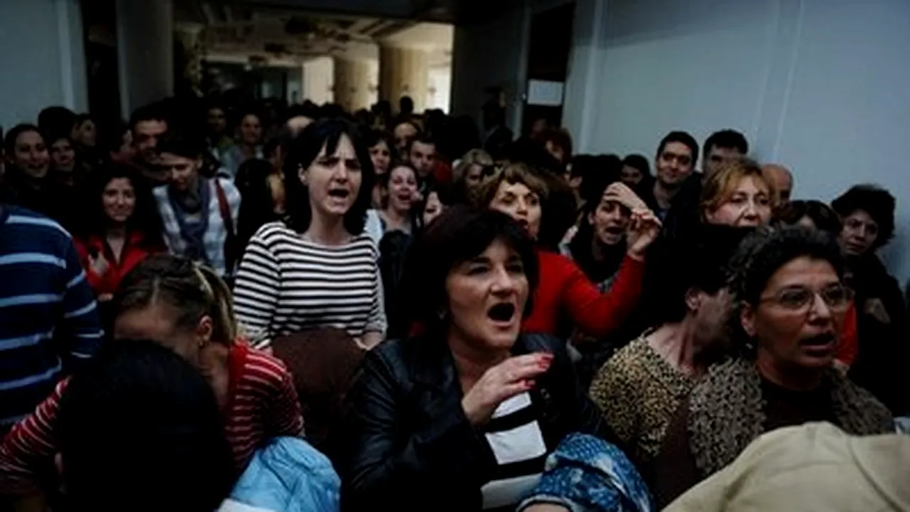 Romanian Fin Ministry Employees Resume Protests Doubtful About Receiving Unpaid Bonuses