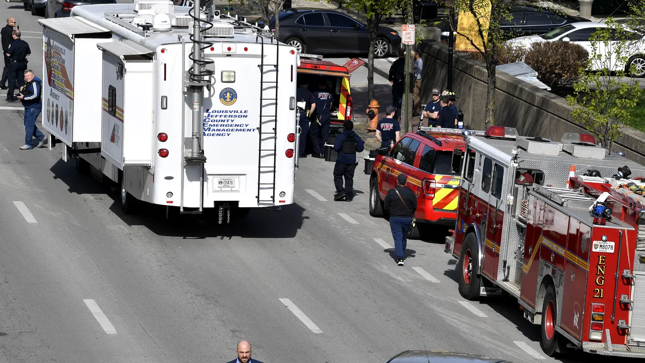 Poliţie: Cel puţin patru morţi în urma incidentului armat din SUA / Atacatorul este mort