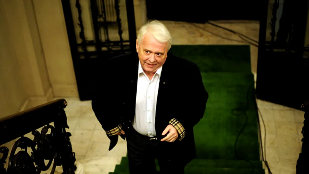 Hrebenciuc, râzând, ziariştilor aflaţi la PSD: Uitaţi camioanele cu dovezi, sunt în stradă, acolo