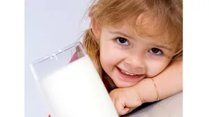 Boc: Statul va continua să acorde lapte praf copiiilor, dar întărind 