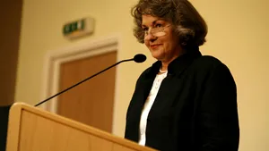 Mona Muscă o sprijină pe Teo Trandafir