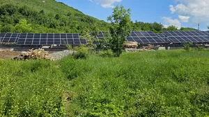 Gorj: 1.000 de panouri au fost montate la parcul fotovoltaic de la Spitalul TBC din Dobriţa