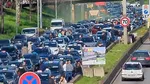 Paris: Grevă a taximetriștilor, cu sute de mașini. Bulevardul Raspail este blocat