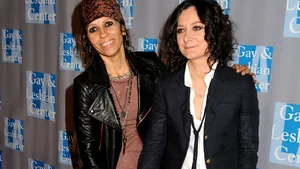 Cântăreaţa Linda Perry, fosta solistă a grupului 4 Non Blondes, s-a logodit cu prezentatoarea TV Sara Gilbert