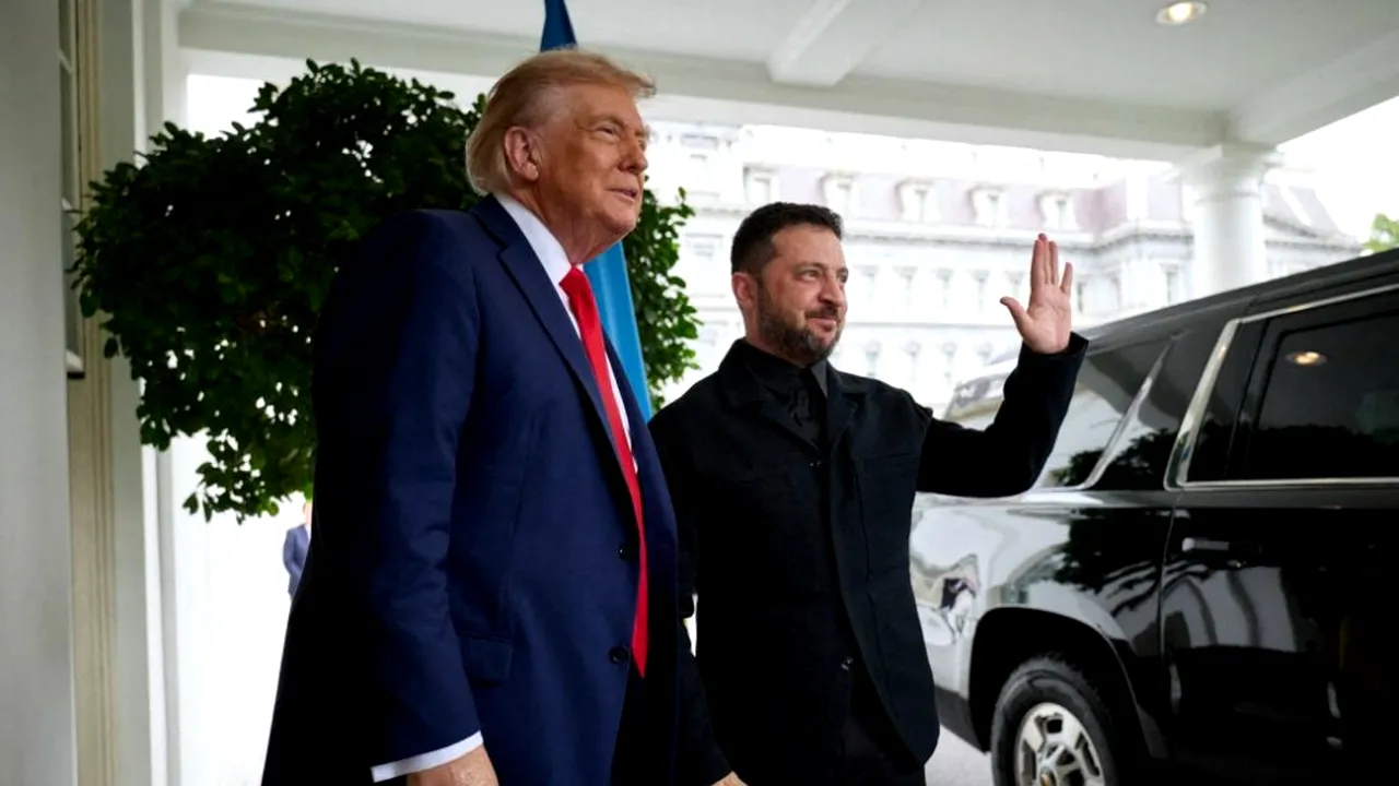 Limbajul corporal al lui Trump la întâlnirea cu Zelenski: Ce semnificație are pumnul ridicat în aer