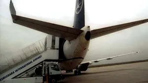 Mai multe curse aeriene, afectate de ceaţă - VIDEO