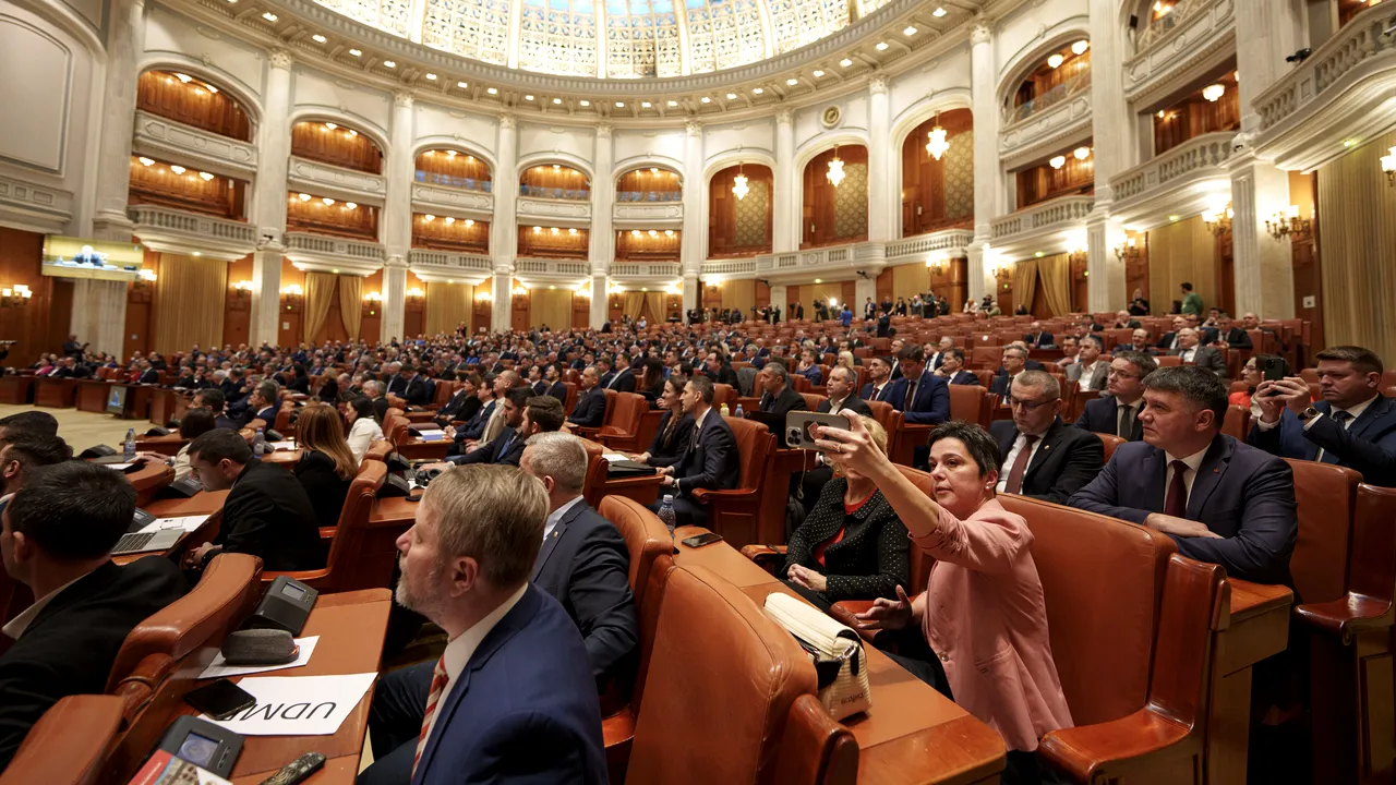 USR anunţă că a votat împotriva „bugetului austerităţii”