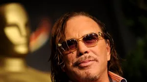 Mickey Rourke a primit o stea pe Hollywood Walk of Fame