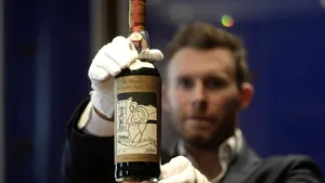 Cea mai scumpă sticlă de whisky din lume a fost vândută la licitaţie. Suma este fabuloasă