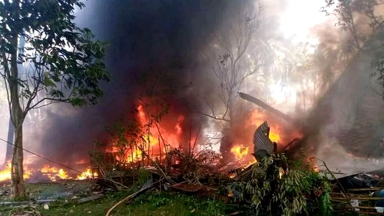 Cel puţin zece morţi după prăbuşirea unui avion în Malaysia