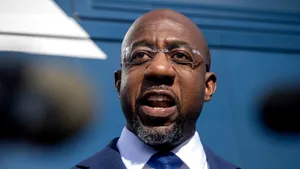 Politicianul democrat Raphael Warnock va deveni senator SUA, după victoria în statul Georgia