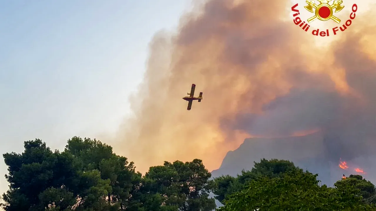 Natura s-a dezlănţuit în Italia: furtuni şi inundaţii în Nord, cutremur în Centru şi incendii în Sud