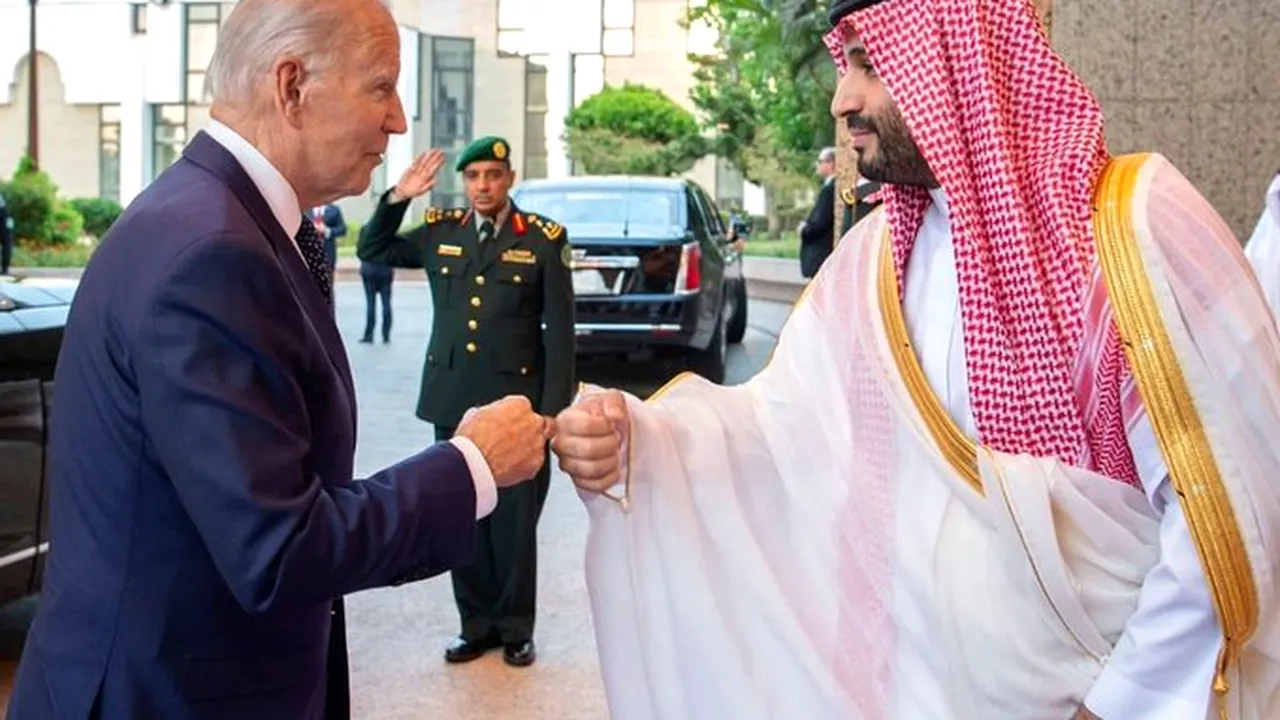 COMENTARIU Lelia Munteanu: Electoralismul lui Biden - în coliziune cu interesele exportatorilor de petrol dominaţi de Arabia Saudită