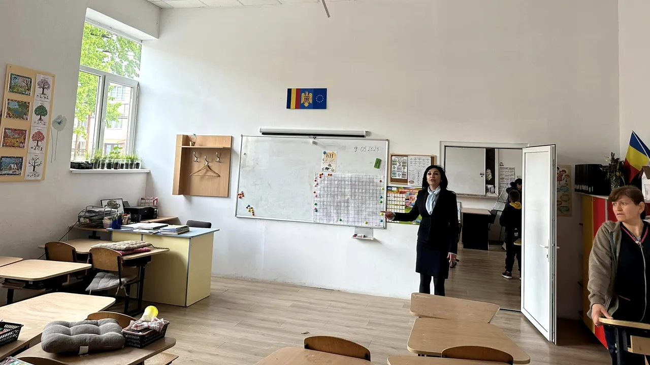 Incident într-o şcoală din Piatra-Neamţ: s-a prăbuşit tavanul. Reacţia Primăriei