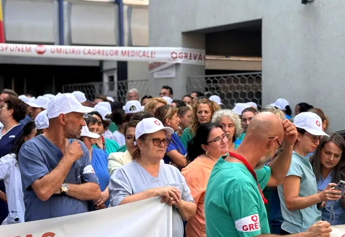 FOTO&VIDEO Proteste în sute de spitale din România. Cadrele medicale amenință cu greva generală din 28 iulie. Anunțul federației SANITAS