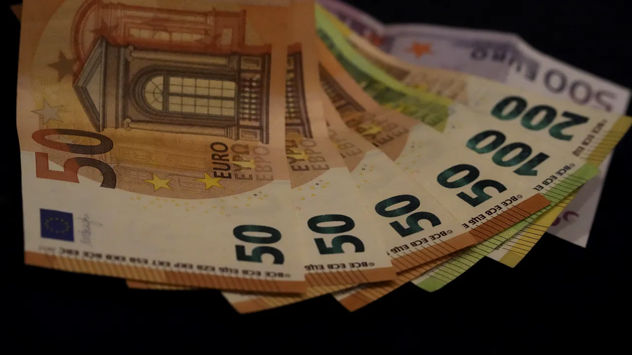 Raport al Comisiei Europene: România nu poate adera la Euro. Nu îndeplineşte condiţiile / Vecinii bulgari stau cel mai bine