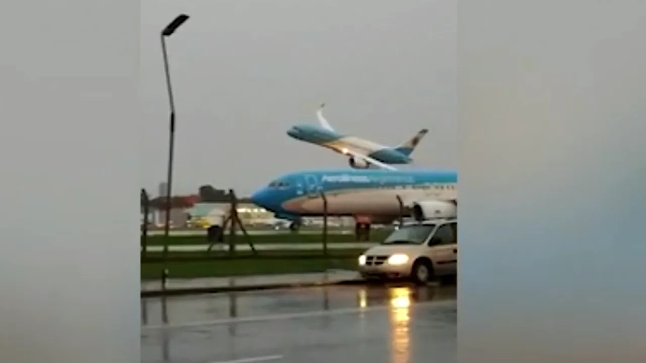 Manevră terifiantă făcută de avionul prezidenţial al Argentinei

