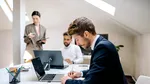 Generația Z spune „nu” funcțiilor de conducere. Tot mai puțini tineri vor să devină manageri și șefi