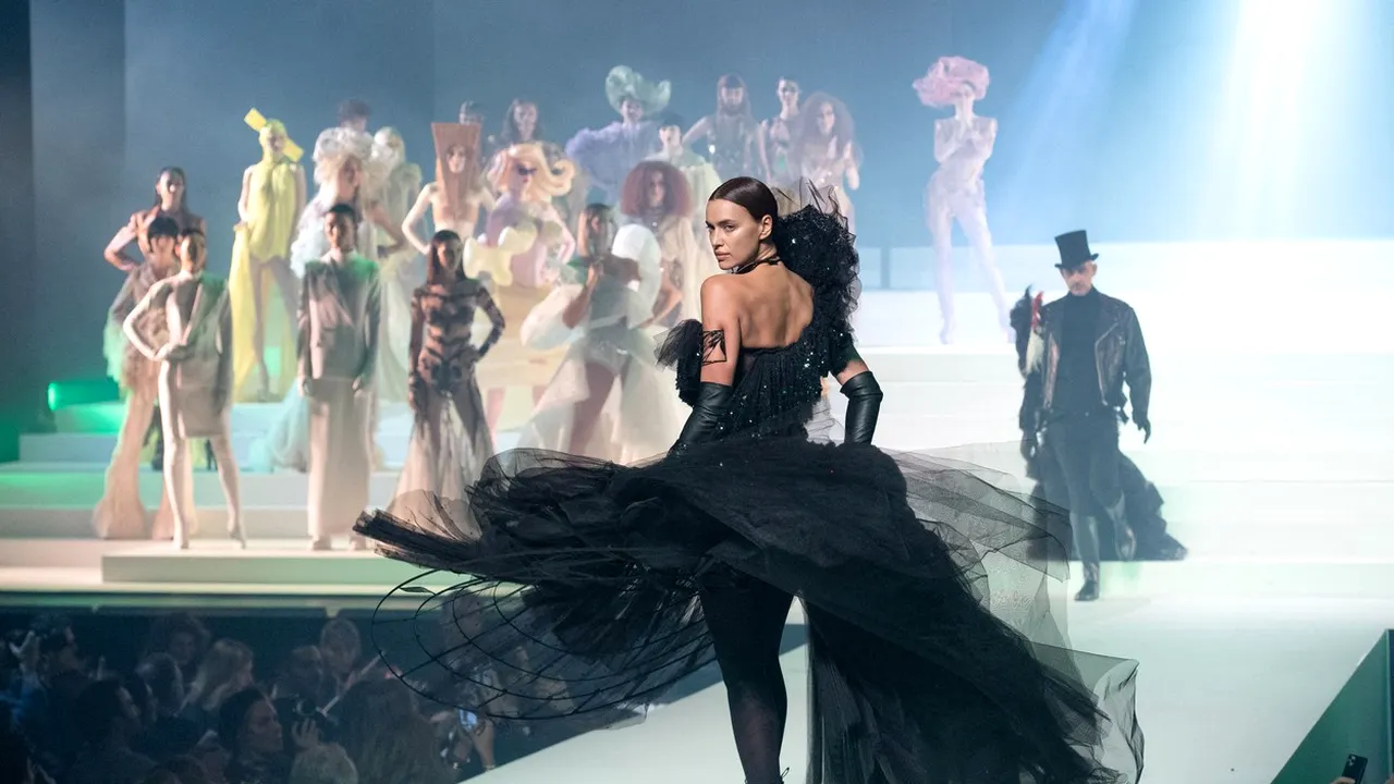 Moda feminină în anul 2022. Principalele tendinţe vestimentare în noul an