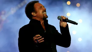 Tom Jones revine cu un nou album (Video)