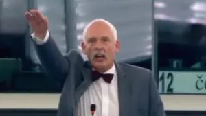 Un eurodeputat polonez de extremă dreapta a efectuat salutul nazist în Parlamentul European - VIDEO