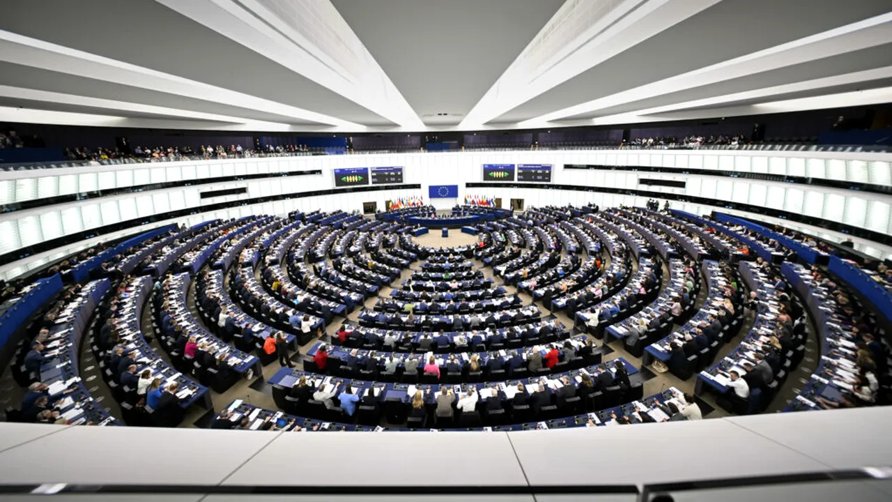 Parlamentul European a acordat Premiul Saharov 2025 jurnaliștilor aflați în detenție Andrzej Poczobut și Mzia Amaglobeli