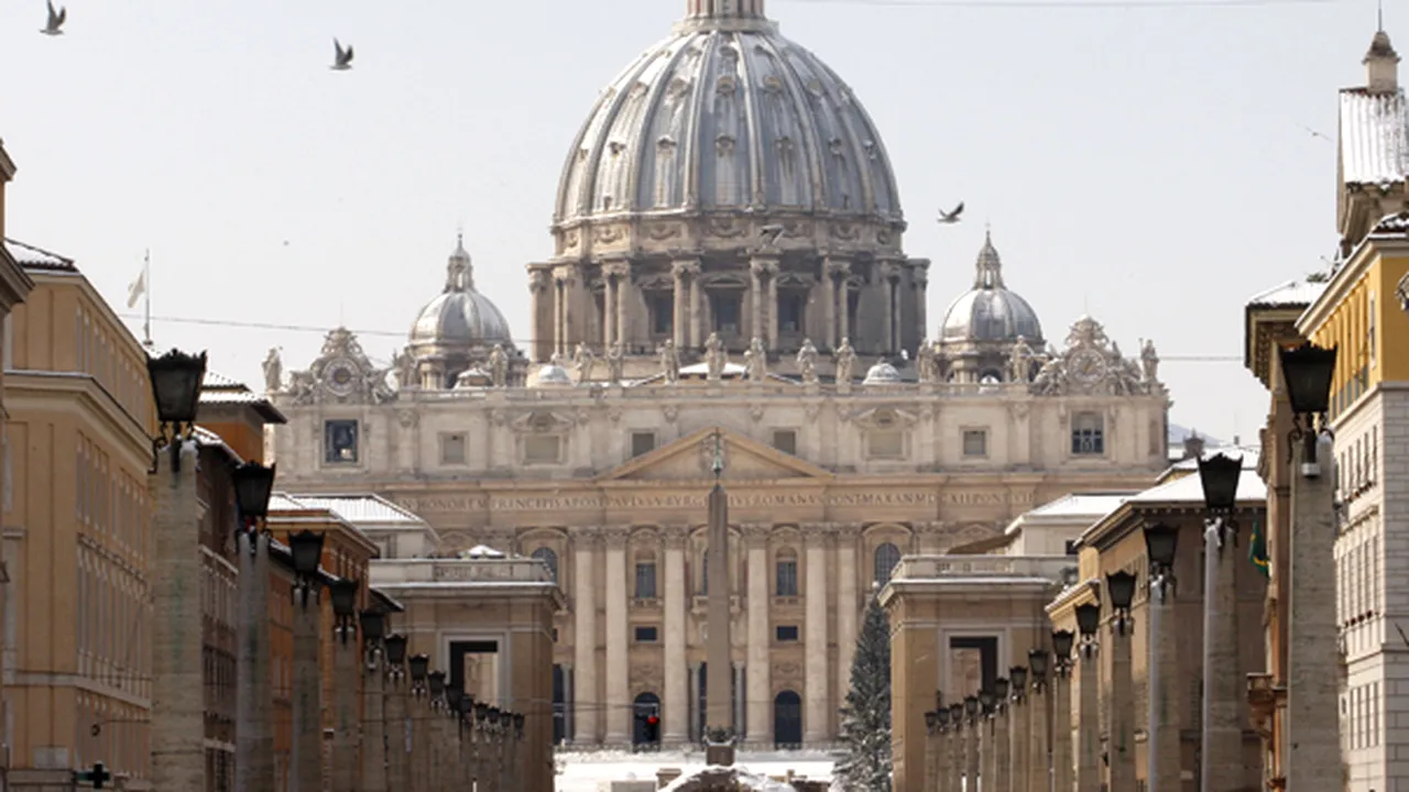 Un român a profanat altarul mare al Bazilicii Sf. Petru din Vatican