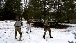 Nikolai Patruşev: „Moscova nu ameninţă Kievul, nu vrem război”. Dar rezerviştii ucraineni se pregătesc prin păduri

