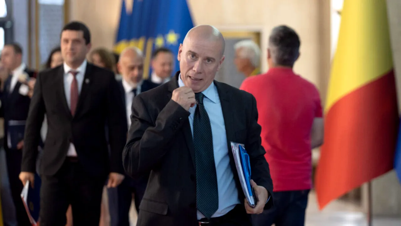 Spectacolele de weekend ar putea fi anulate din toamnă. Ministrul Culturii: „Sectorul public doarme-n papuci, iertaţi-mi metafora„