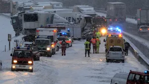 Accident cu un autocar românesc în Germania: Un om a murit şi 9 au fost răniţi