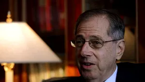 Fostul ambasador al SUA, susţinut în boardul Fondul Proprietatea, este plătit cu 20.000 de lei brut