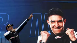 Francezul Esteban Ocon a câştigat la Hungaroring prima sa cursă din Formula 1. Carambol la linia de start - VIDEO