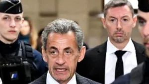 Fostul președinte francez Nicolas Sarkozy, amenințat cu moartea la sosirea în închisoare. Ce i-au strigat de la fereastră ceilalți deținuți