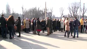 Anunţul făcut de Curtea de Apel Iaşi: magistraţii judecă doar urgenţele, iar grefierii au protestat în faţa Palatului de Justiţie. VIDEO