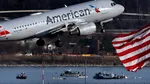 Scandal la bordul unui avion American Airlines: o pasageră s-a dezbrăcat complet. Ce s-a întâmplat la aterizare