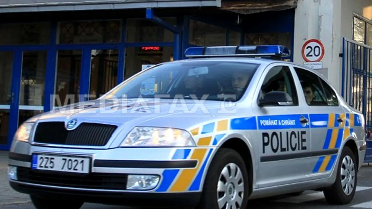 Un bărbat din Cehia a jefuit o bancă, a plătit o datorie, după care s-a predat la poliţie