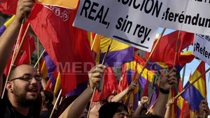 Mii de opozanţi ai monarhiei au manifestat în Spania cerând 
