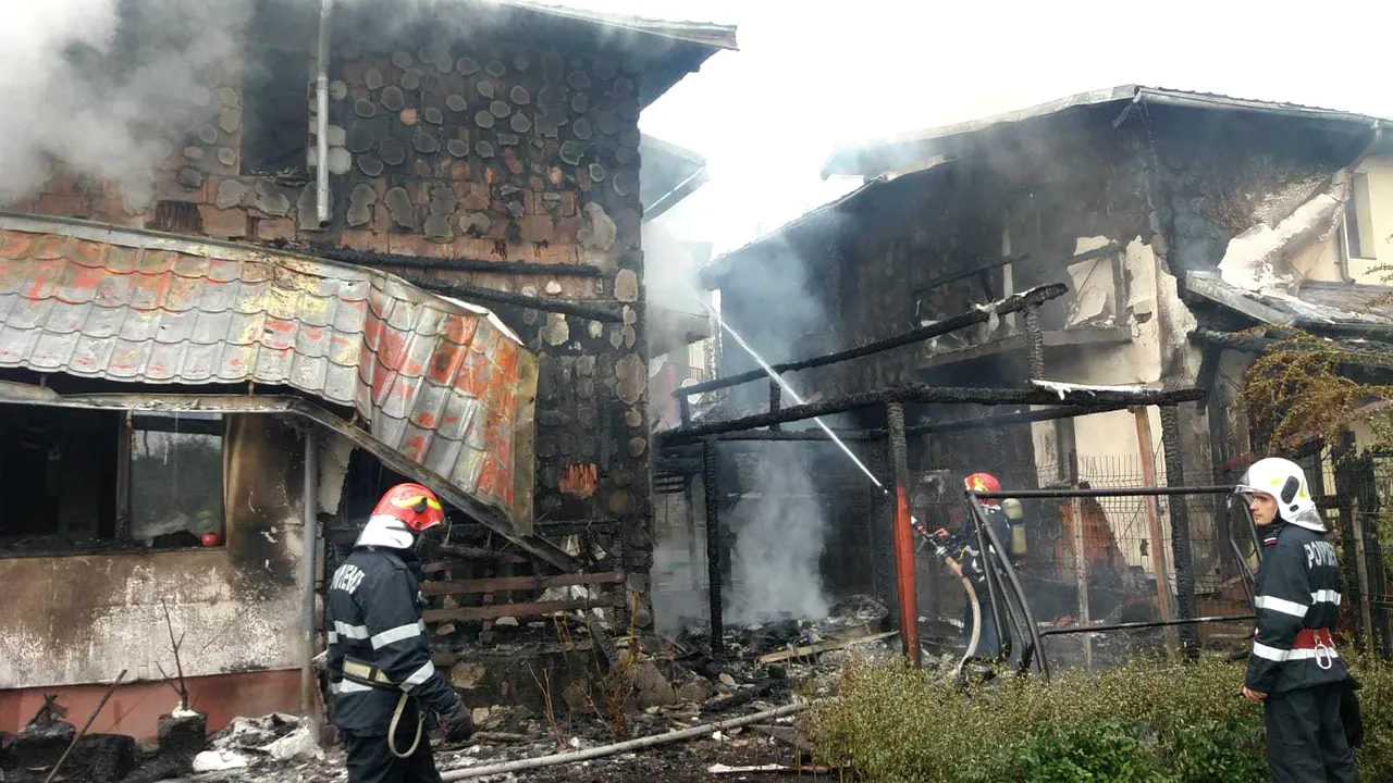 Incendiu violent în Tunari-Ilfov. Pompierii intervin pentru a stinge flăcările ce au cuprins două case