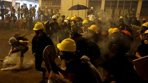 Noi proteste violente în Hong Kong / Forţele de ordine au folosit gaze lacrimogene | VIDEO