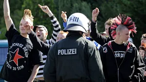Confruntări între neonazişti şi antifascişti în Germania