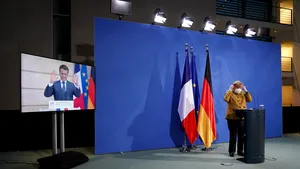 Emmanuel Macron insistă pentru autonomia strategică a UE şi evocă problema sistemelor balistice