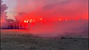 VIDEO Demonstaţie impresionantă în faţa noului stadion STEAUA. Suporterii din Ghencea au aprins torţe şi au cântat la aniversarea clubului