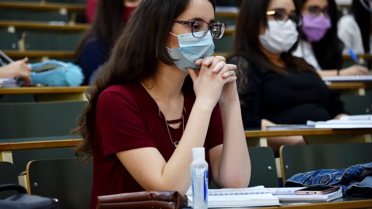  Mara s-a înscris, de acasă, la patru facultăţi într-o singură noapte 